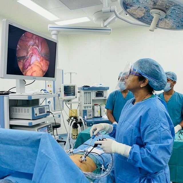 Dr. Vinita Khemani performing endometriosis excision surgery